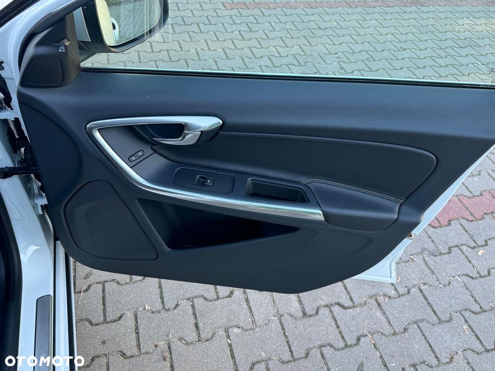 Volvo V60 D4 Drive-E R-Design Summum - 34