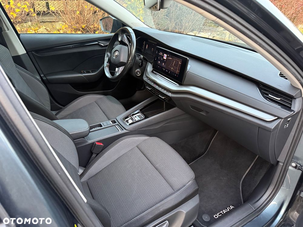 Skoda Octavia 2.0 TDI DSG Sportline - 23