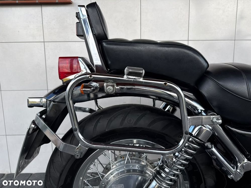 Suzuki Intruder - 24