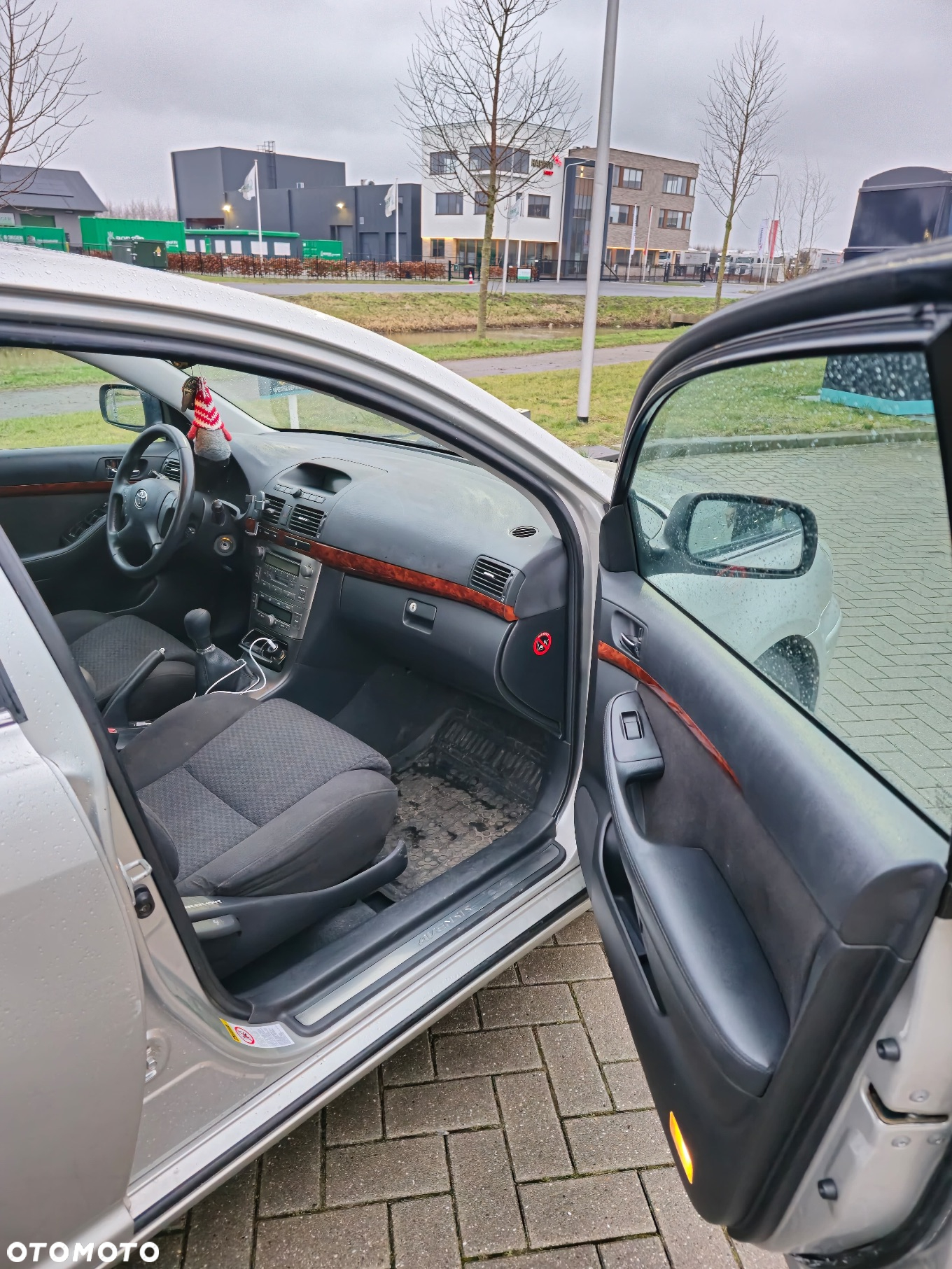 Toyota Avensis 2.0 D-4D - 11