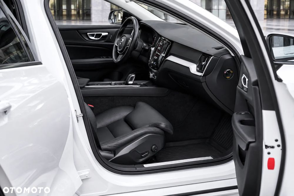 Volvo V60 B3 B Plus Dark - 19