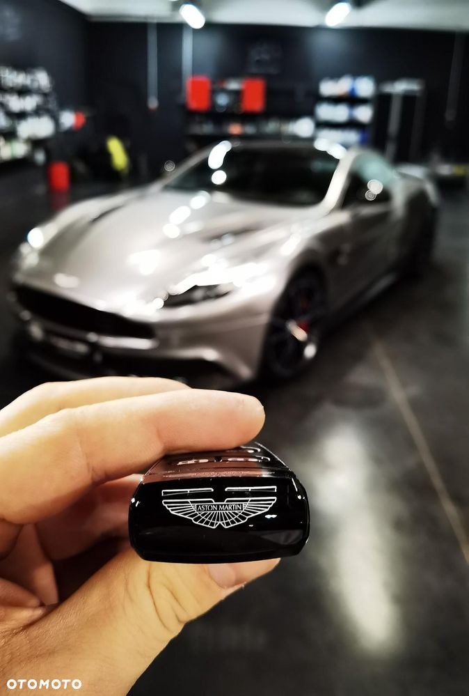 Aston Martin Vanquish - 16