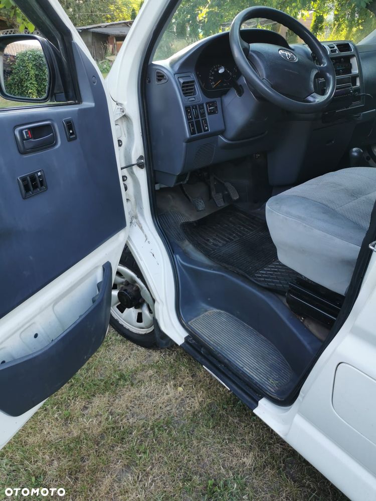 Toyota HIACE - 2