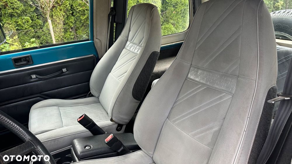 Jeep Wrangler 2.5L - 12