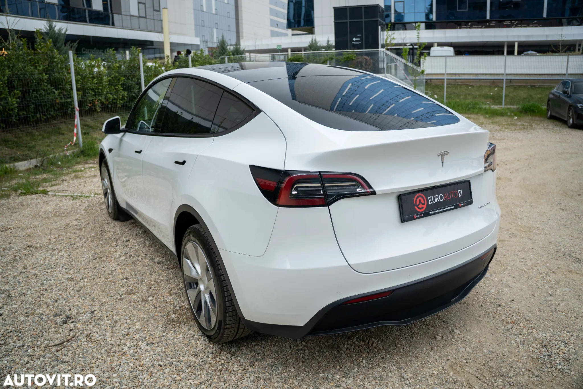 Tesla Model Y Long Range Dual Motor AWD - 10