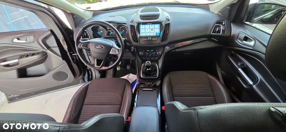 Ford Kuga 1.5 EcoBoost 2x4 Titanium - 36