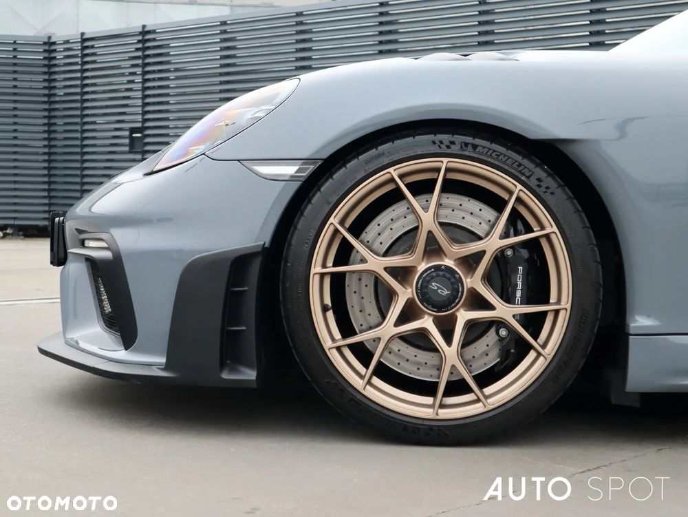 Porsche 718 Cayman GT4 RS - 3