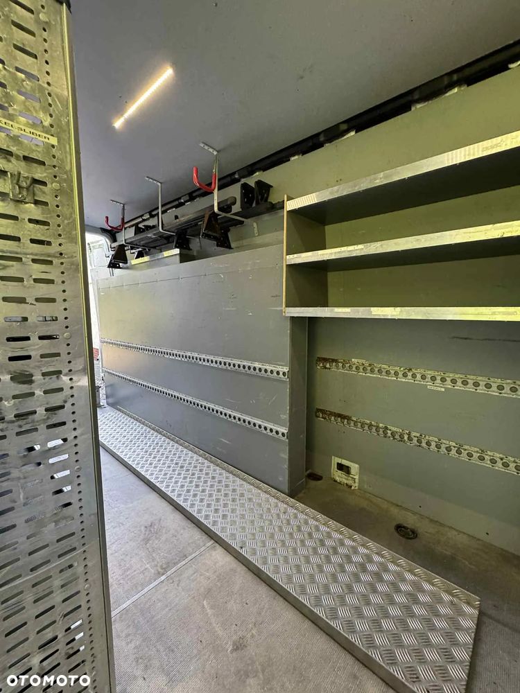 Mercedes-Benz SPRINTER - 16