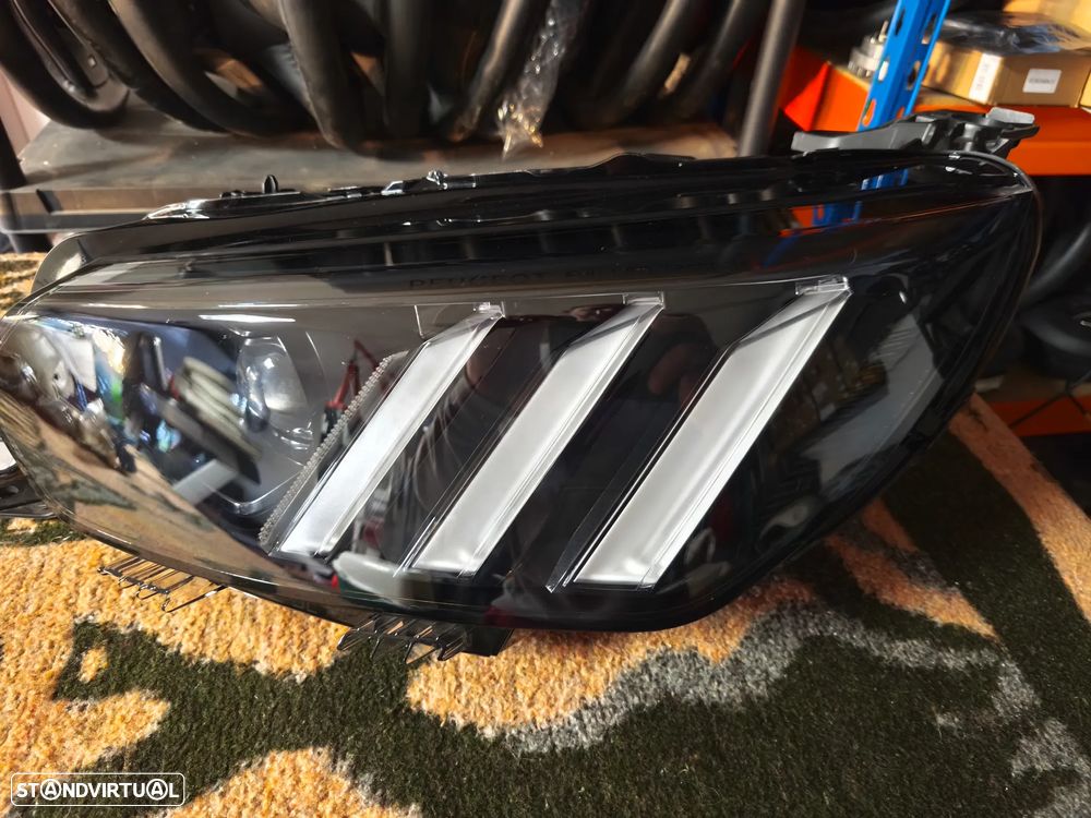 Farol esquerdo full Led Peugeot 208 + 2008 - 1