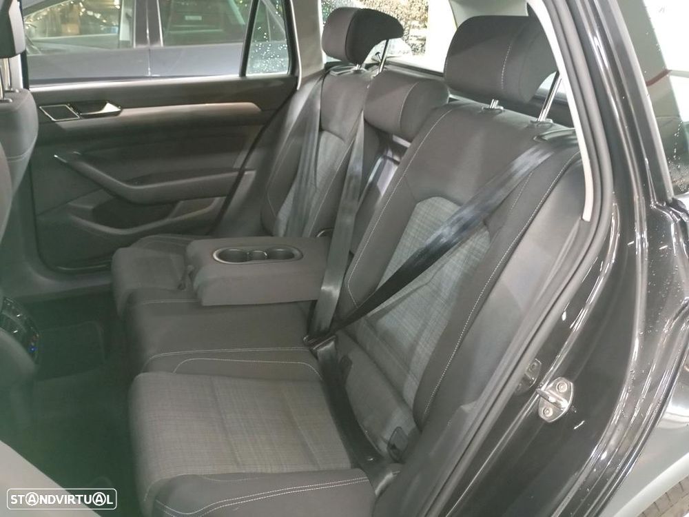 VW Passat Variant 2.0 TDI Business DSG - 8