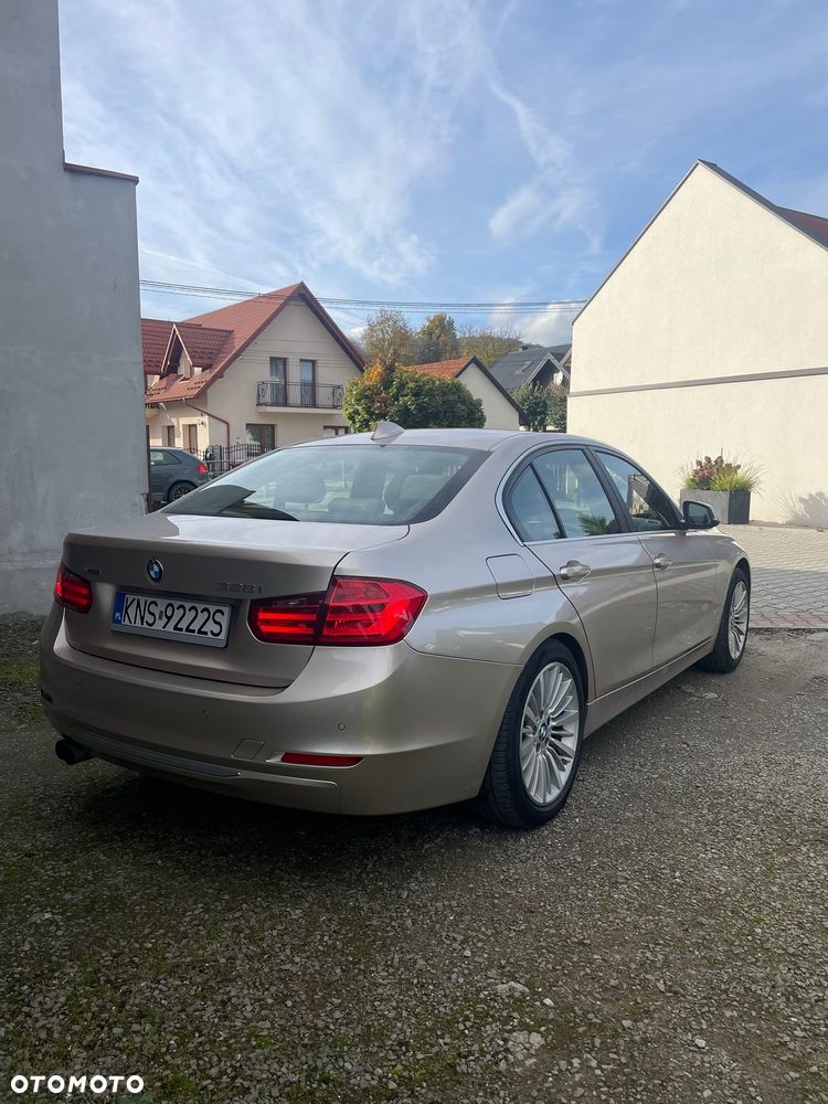 BMW Seria 3 328i xDrive Luxury Line - 4