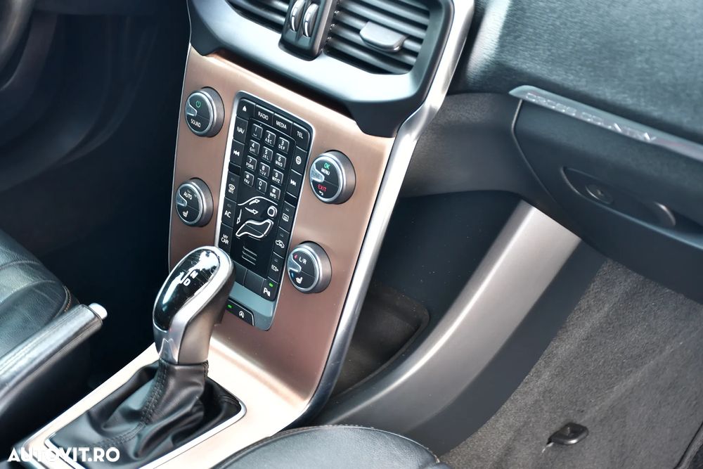 Volvo V40 D3 Geartronic Summum - 22