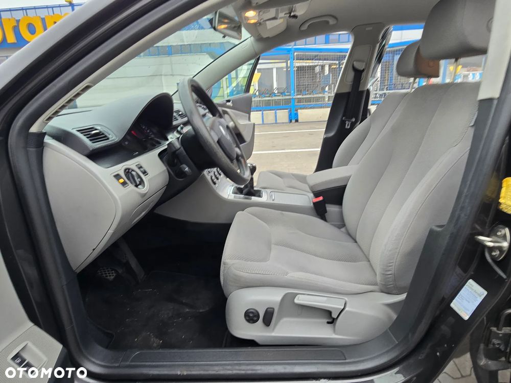 Volkswagen Passat 1.9 TDI Comfortline - 10