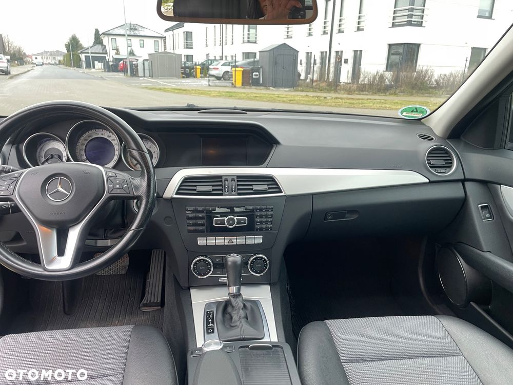 Mercedes-Benz Klasa C 180 CGI Automatik BlueEFFICIENCY Avantgarde - 20