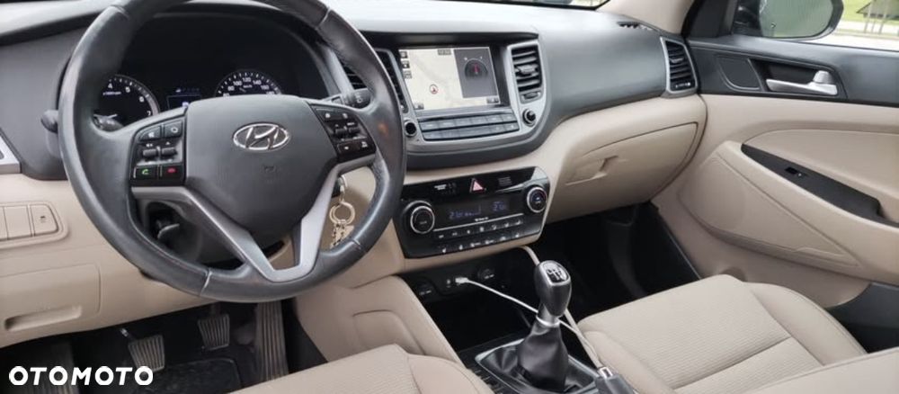 Hyundai Tucson 1.6 GDI BlueDrive GO 2WD - 12