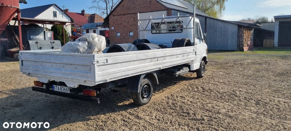 Mercedes-Benz 208 - 3