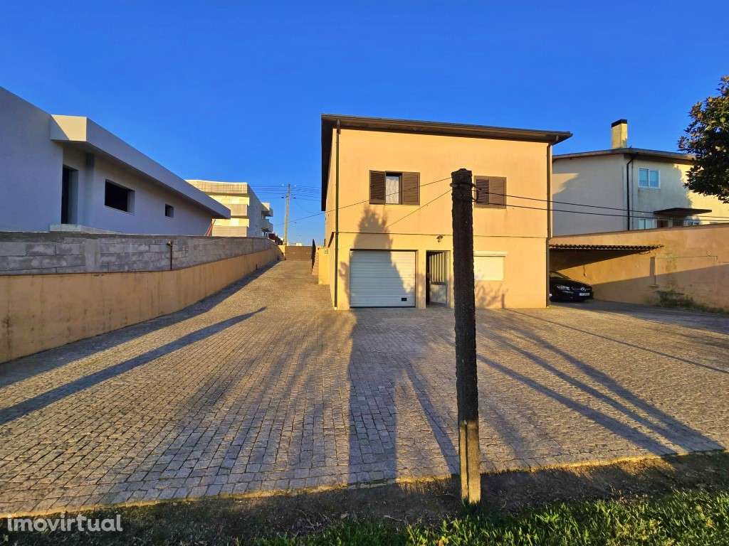 Moradia com Excelente Espaço Exterior - Grande imagem: 2/25