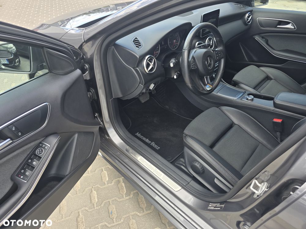 Mercedes-Benz Klasa A 180 d AMG Line 7G-DCT - 3