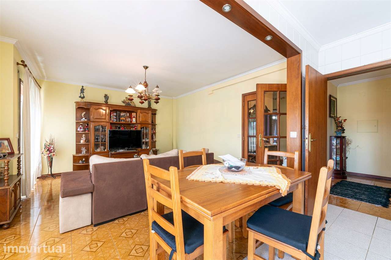 Apartamento T2 Venda em Oliveira de Azeméis, Santiago de Riba-Ul, Ul, - Grande imagem: 3/26