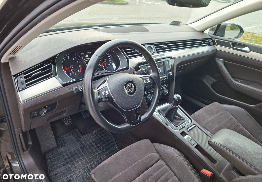 Volkswagen Passat - 25