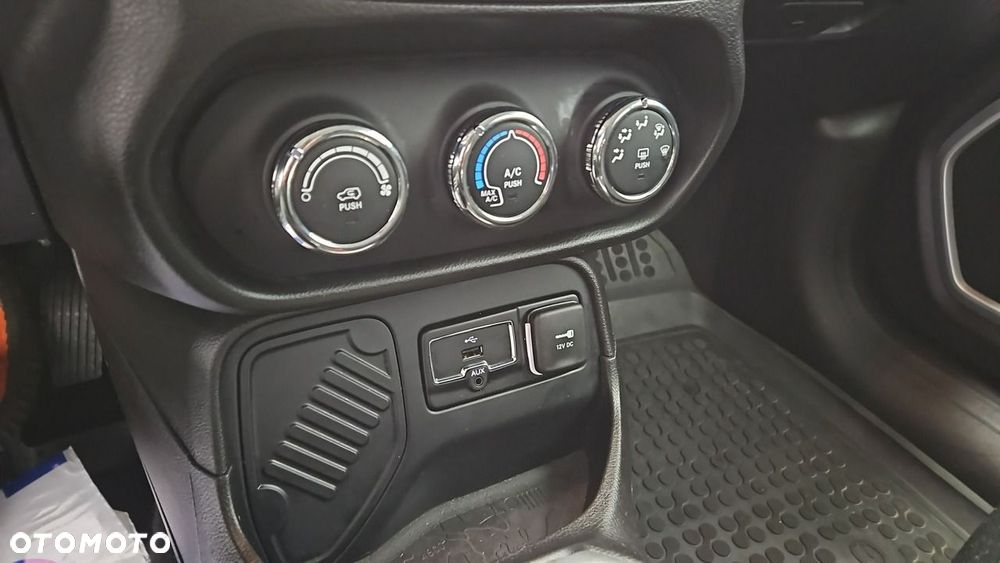 Jeep Renegade 1.6 E-TorQ Sport - 17