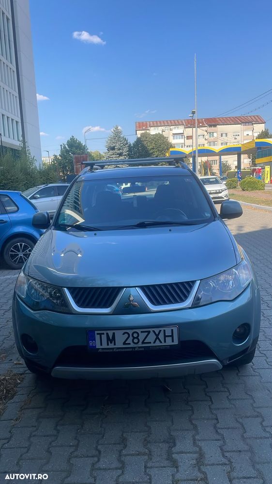 Mitsubishi Outlander - 2