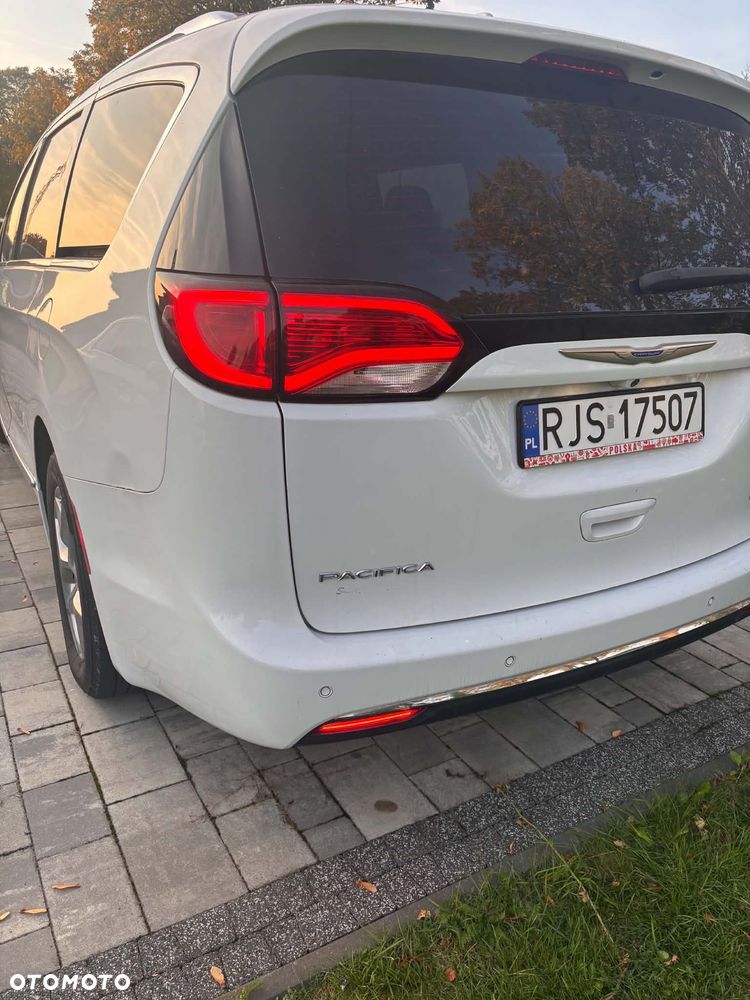 Chrysler Pacifica - 8