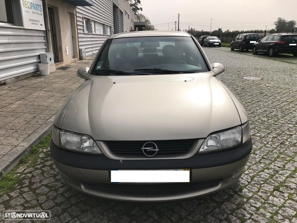 Opel Vectra B 1.6i 4P 1997 - Para Peças - 1