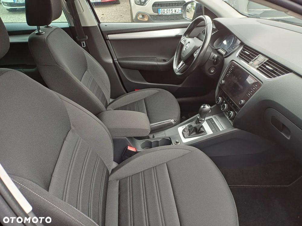 Skoda Octavia 1.6 TDI DSG Clever - 10