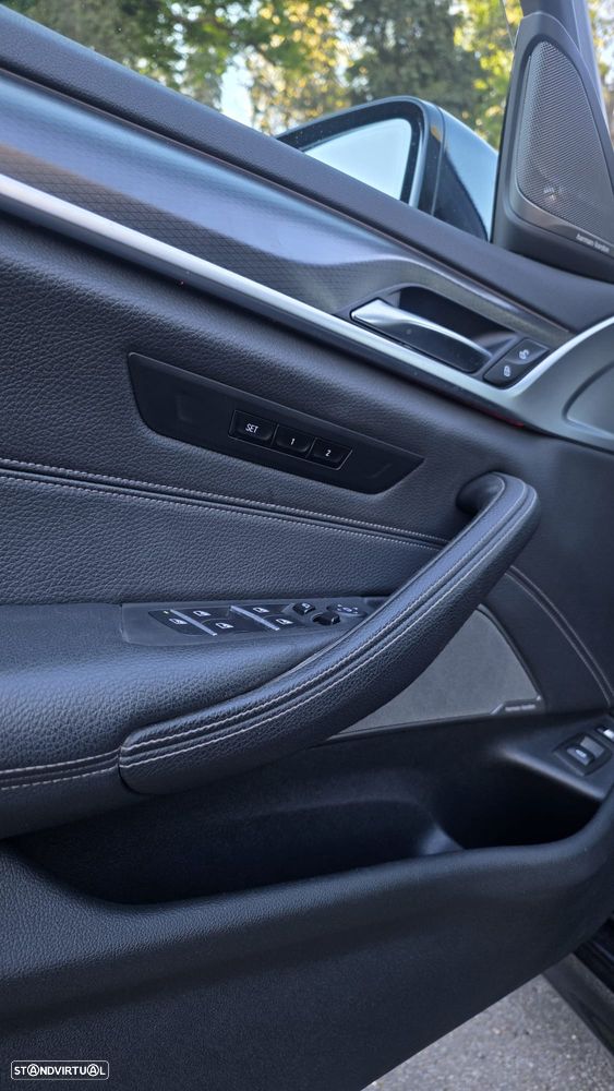 BMW 530 e Pack Desportivo M - 12