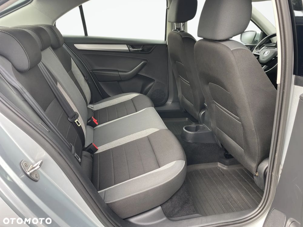 Skoda RAPID 1.0 TSI Ambition - 16