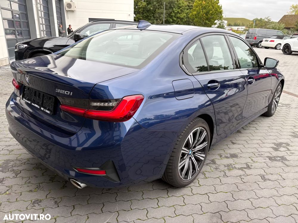 BMW Seria 3 320i Aut. Sport Line - 4