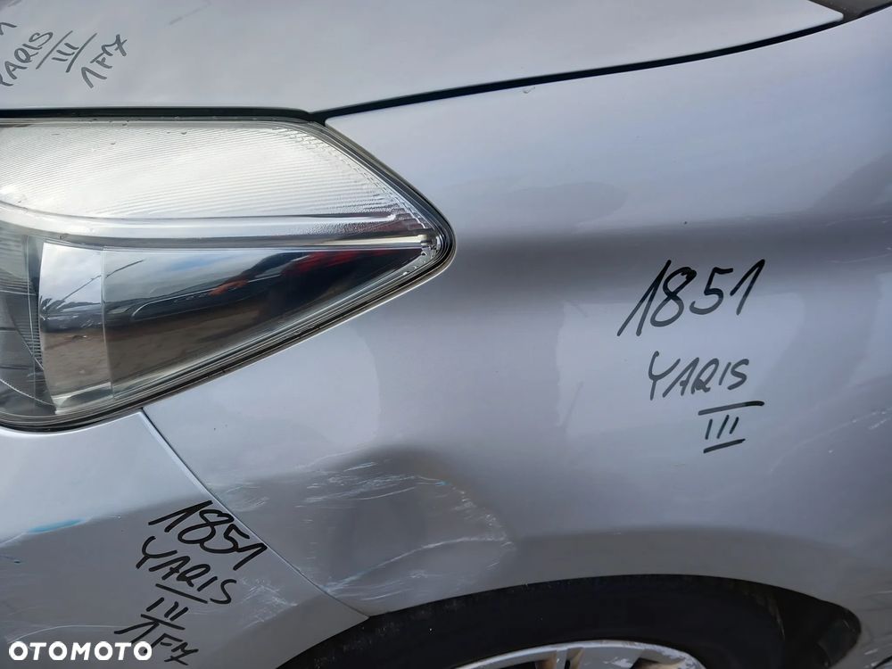 TOYOTA YARIS III BŁOTNIK LEWY PRZEDNI PRZEDNI LEWY PRZÓD KOLOR: 1F7 - 2