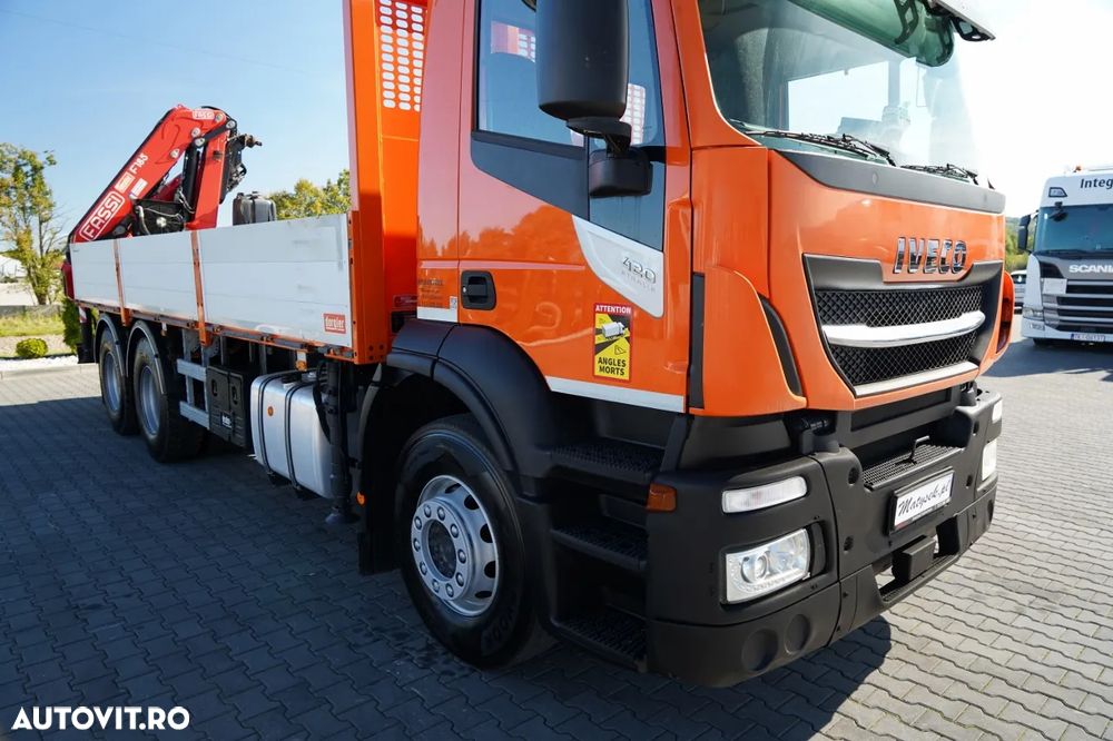 Iveco STRALIS 420 / 6X2 / LIVRARE 6.5m + HDS FASSI. F185 CAPACITATE MAXIMĂ DE ÎNCĂRCARE 5750 KG / RADIOCOMANDĂ / ROTATOARE / ANVELOPE 100% / - 14