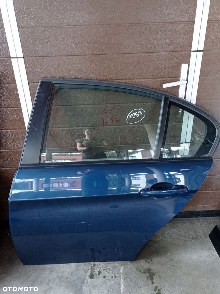 BMW E90 DRZWI LEWY TYŁ MYSTICBLAU METALLIC A07 - 1