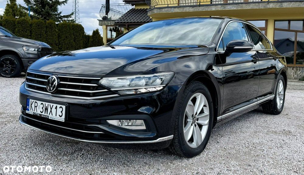 Volkswagen Passat - 1