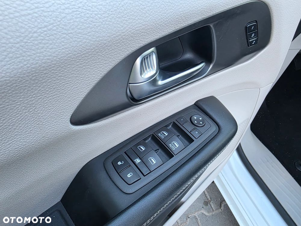 Chrysler Pacifica - 22