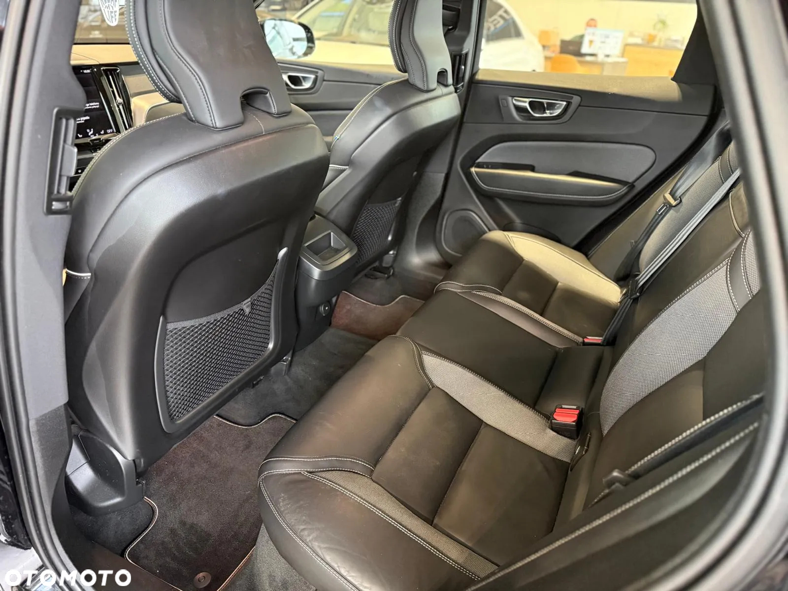Volvo XC 60 B5 B AWD Momentum Pro - 8