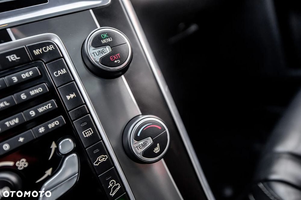 Volvo XC 60 D5 AWD R-Design Momentum - 28