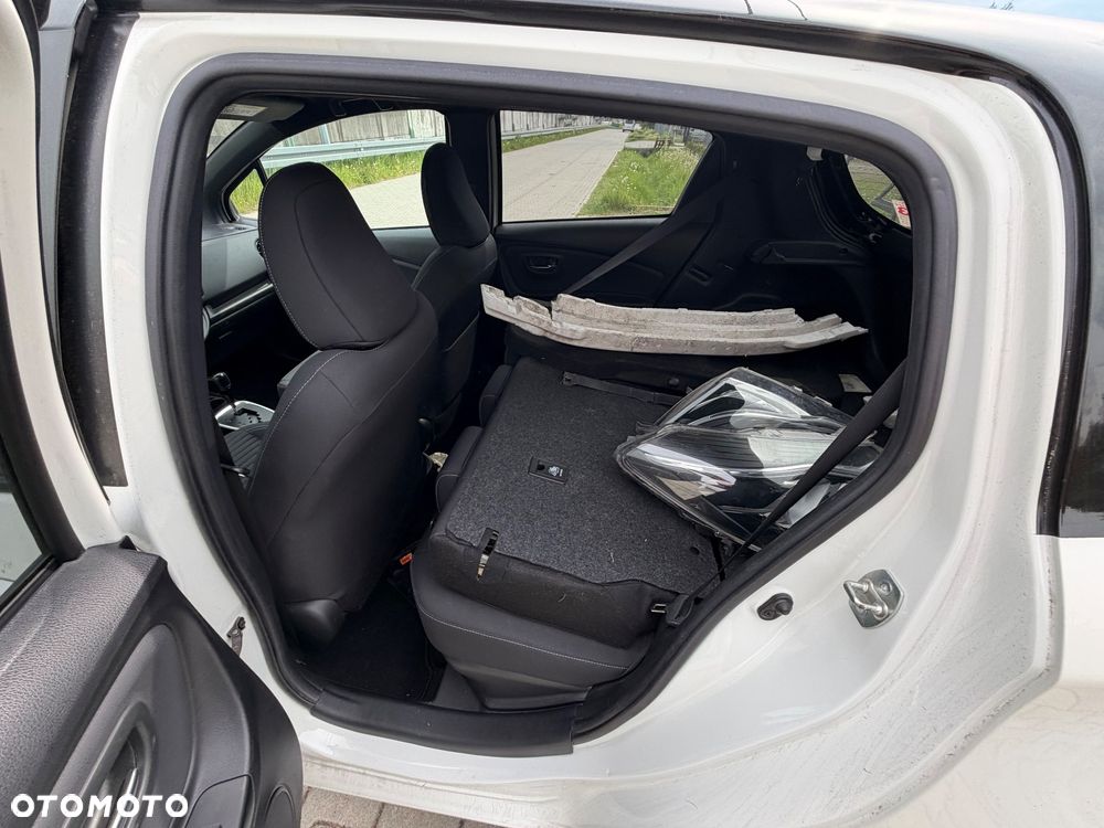 Toyota Yaris Hybrid 100 Business Edition - 18