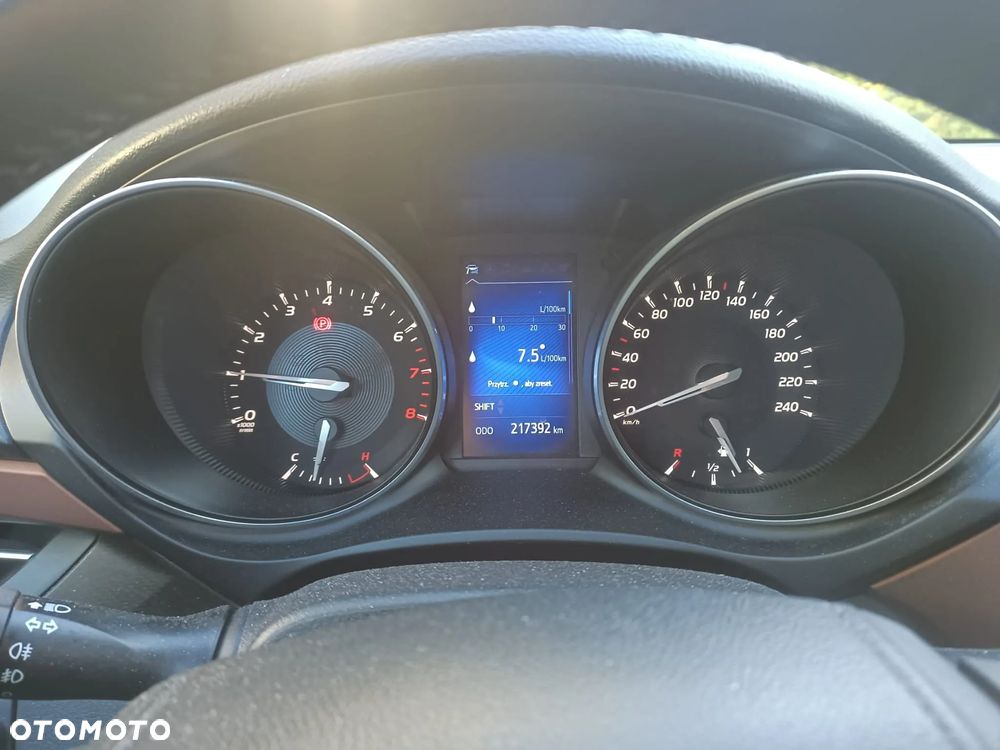 Toyota Avensis 1.8 Premium - 13