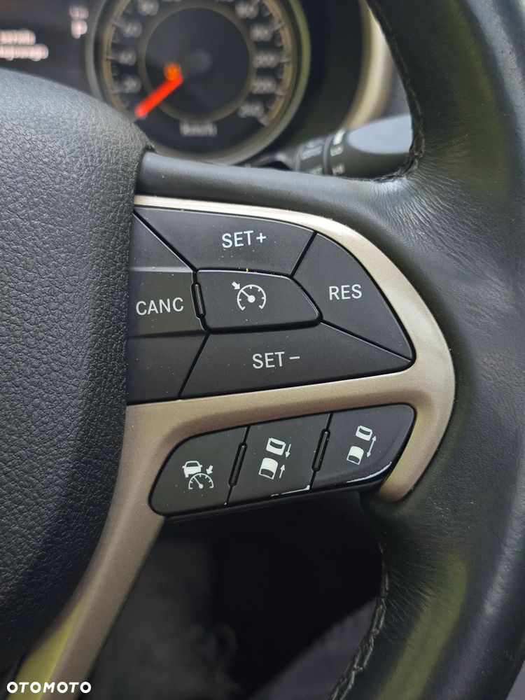 Jeep Cherokee 2.0 MJD Active Drive II Limited - 33