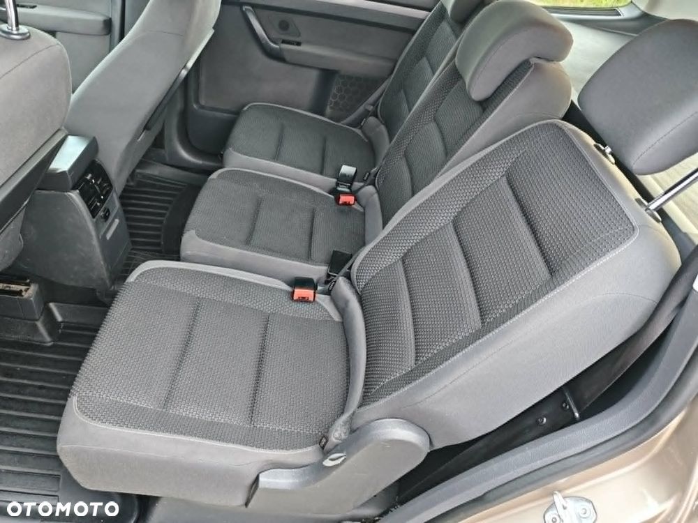 Volkswagen Touran - 20