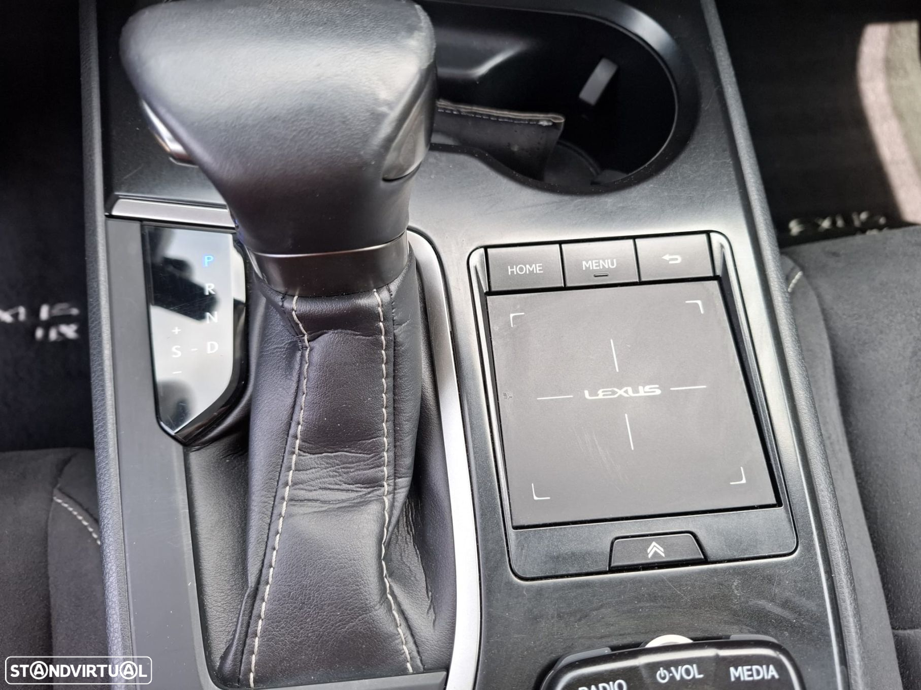 Lexus UX 250h Executive - 24