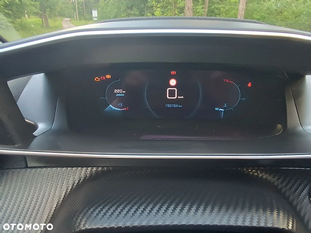 Peugeot 208 - 40