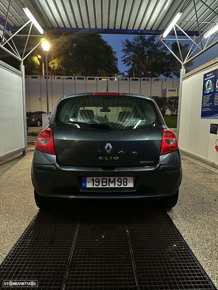 Renault Clio 1.2 16V Confort - 4