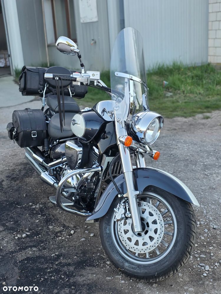 Suzuki Intruder - 1