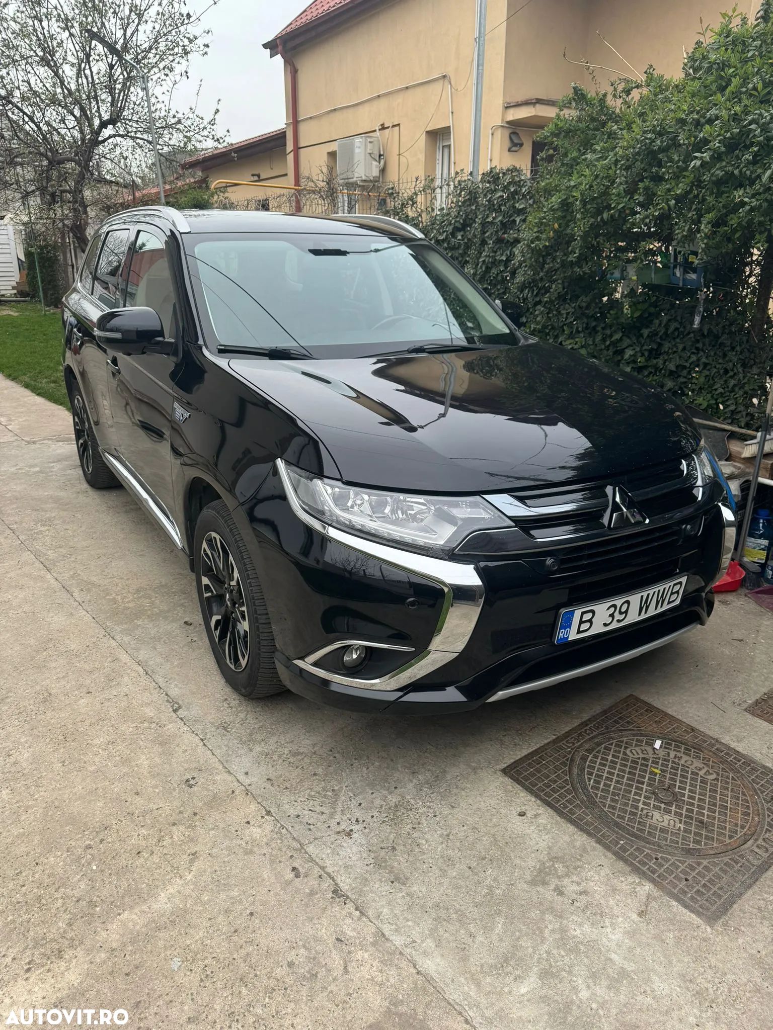 Mitsubishi Outlander - 1