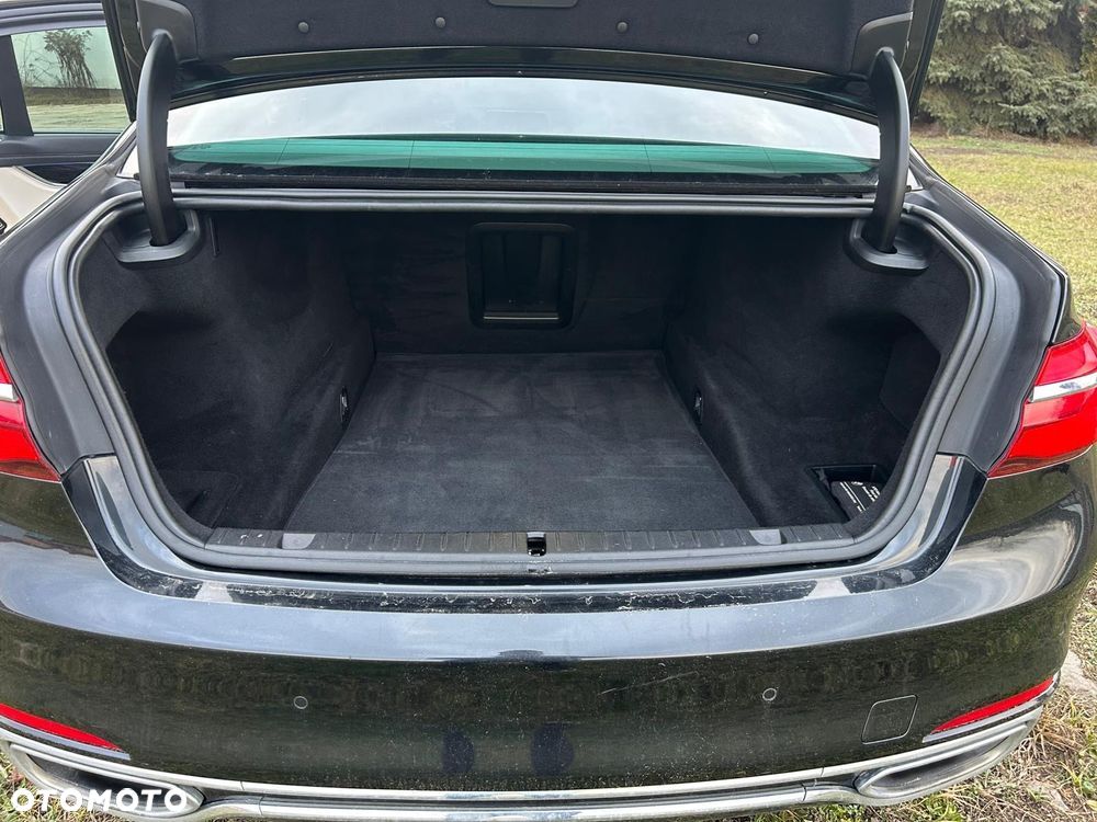 BMW Seria 7 750Li xDrive - 14
