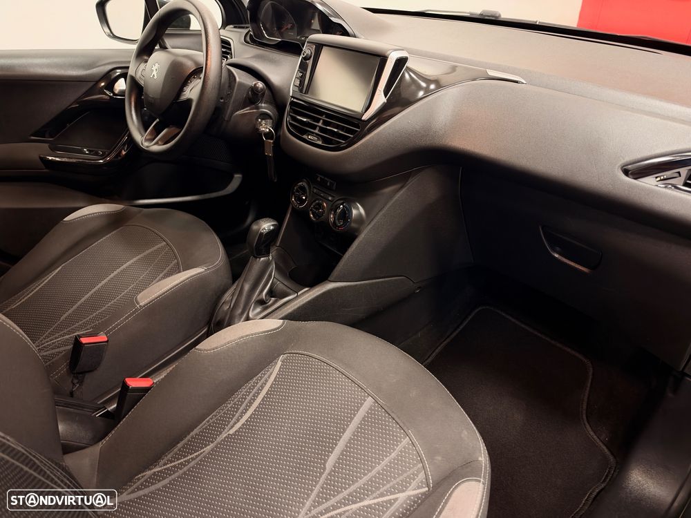 Peugeot 208 - 11
